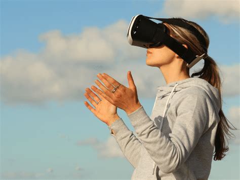 Virtual Reality and Mental Health: Unraveling the Curse of the Virtual Palace
